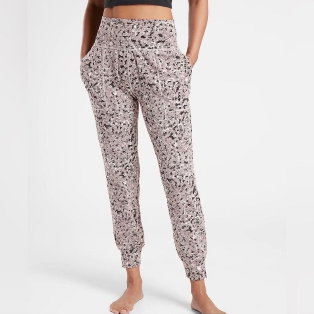 Athleta Salutation Textured Jogger Size XS TALL
